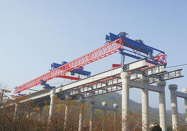 100t架橋機租賃廠家：專業(yè)設(shè)備，**服務(wù)