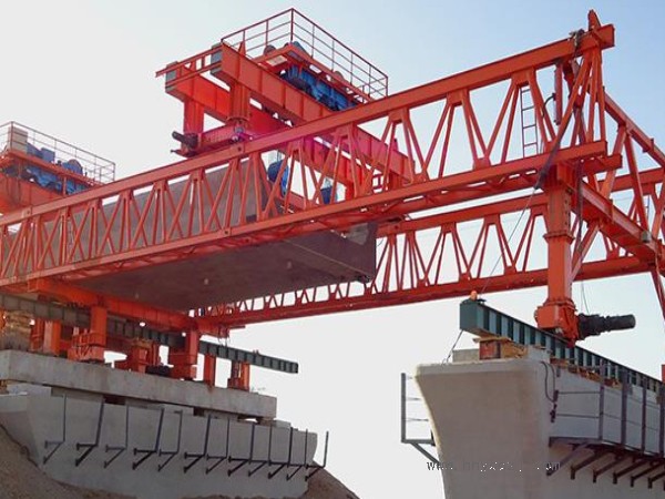 50噸以上架橋機(jī)的價(jià)格是否包括安裝和培訓(xùn)服務(wù)？